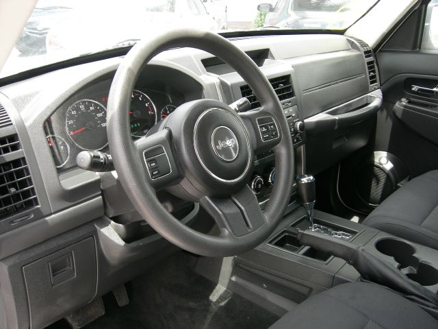 Jeep Liberty 2011 photo 8