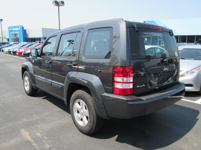 Jeep Liberty 2011 photo 10