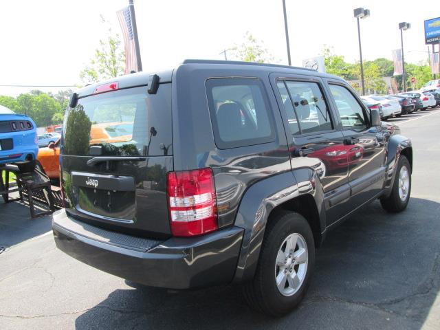 Jeep Liberty 2011 photo 12