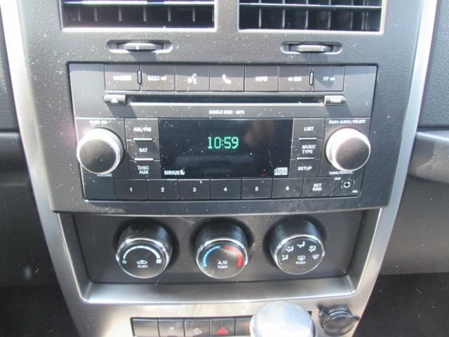 Jeep Liberty 2011 photo 2