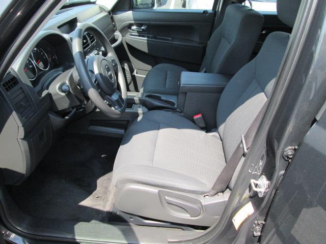 Jeep Liberty 2011 photo 9