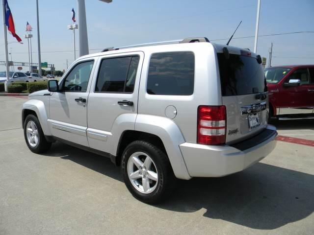 Jeep Liberty 2011 photo 2