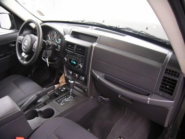 Jeep Liberty 2011 photo 10