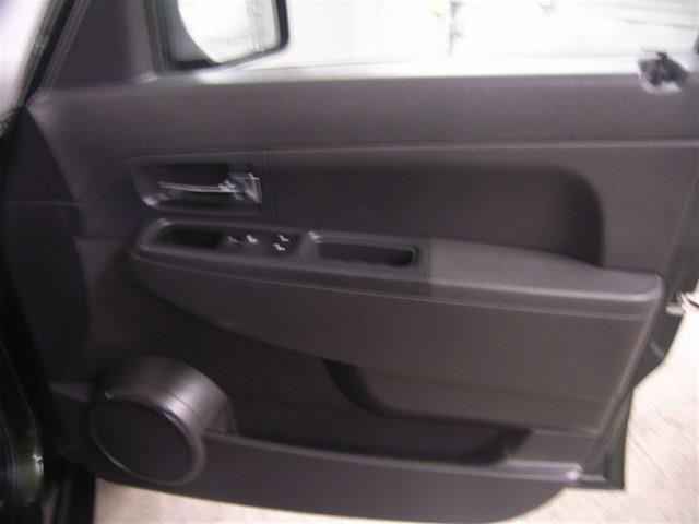 Jeep Liberty 2011 photo 11