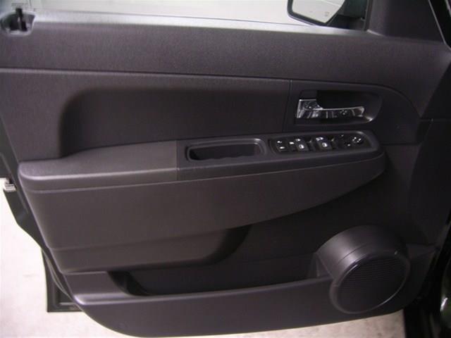 Jeep Liberty 2011 photo 12