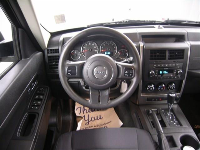 Jeep Liberty 2011 photo 15