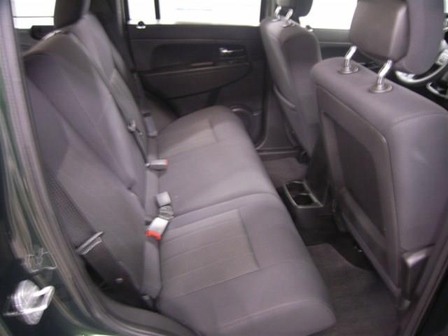 Jeep Liberty 2011 photo 2