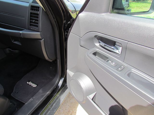 Jeep Liberty 2011 photo 2