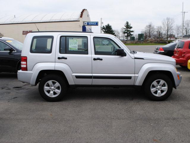 Jeep Liberty 2011 photo 2