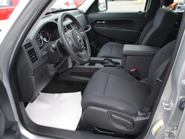 Jeep Liberty 2011 photo 4