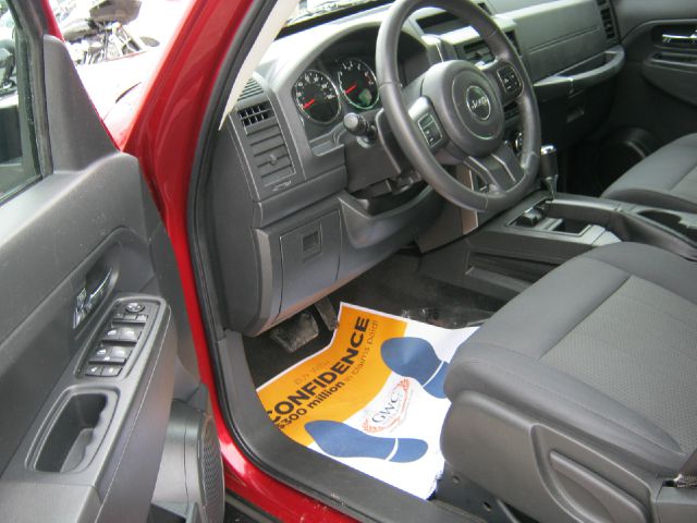 Jeep Liberty 2011 photo 11