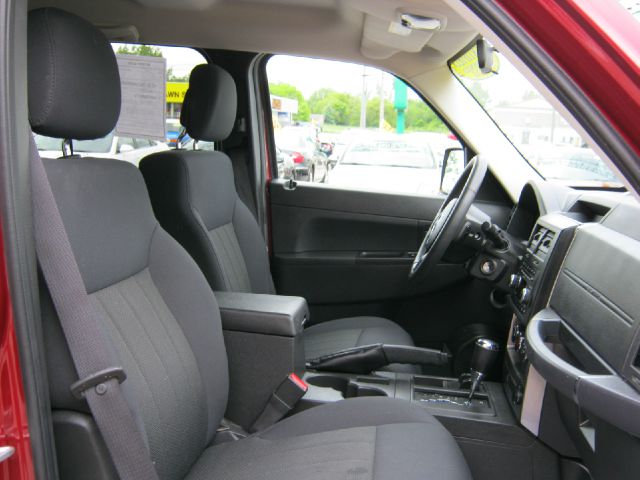 Jeep Liberty 2011 photo 13