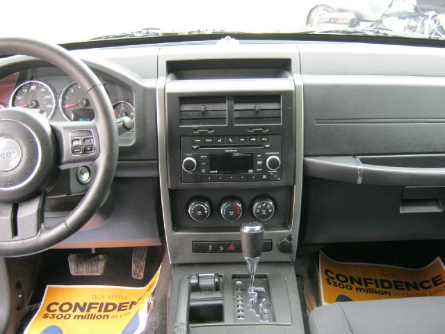 Jeep Liberty 2011 photo 4