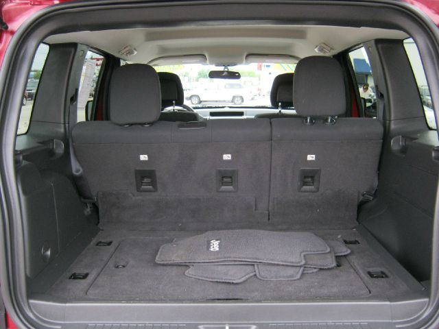 Jeep Liberty 2011 photo 6