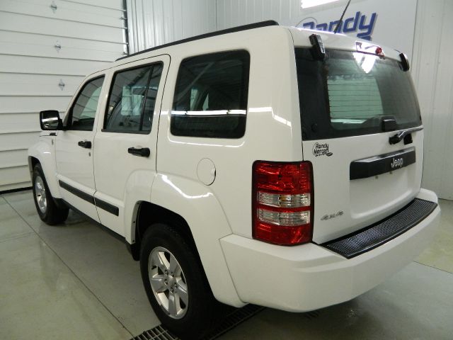 Jeep Liberty 2012 photo 2