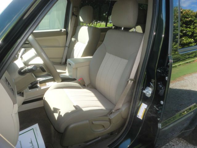 Jeep Liberty 2012 photo 18