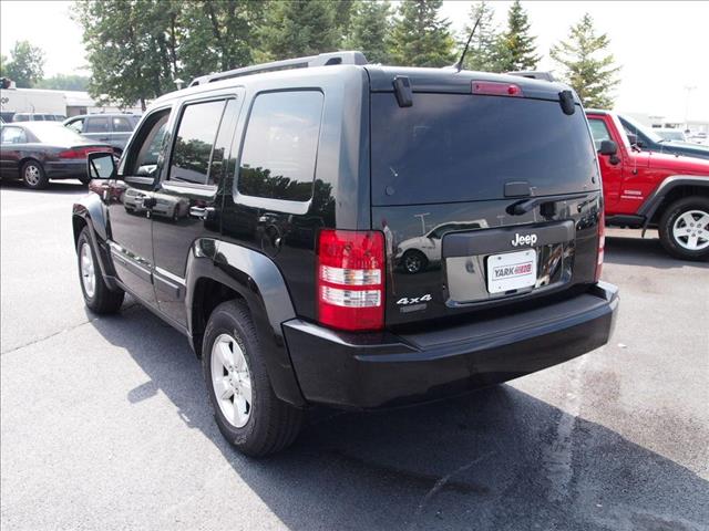 Jeep Liberty 2012 photo 2