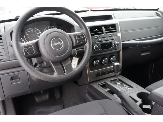 Jeep Liberty 2012 photo 6