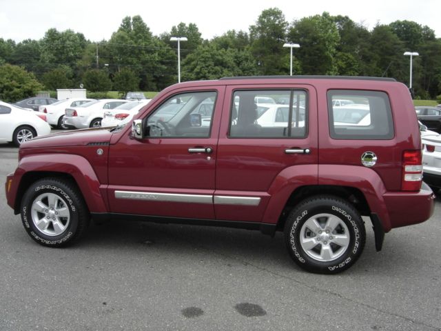 Jeep Liberty 2012 photo 2