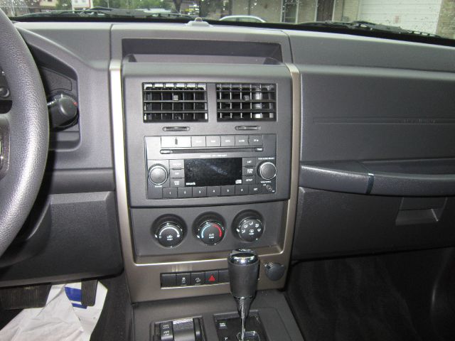 Jeep Liberty 2012 photo 2