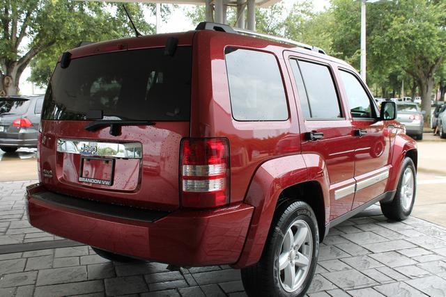 Jeep Liberty 2012 photo 4