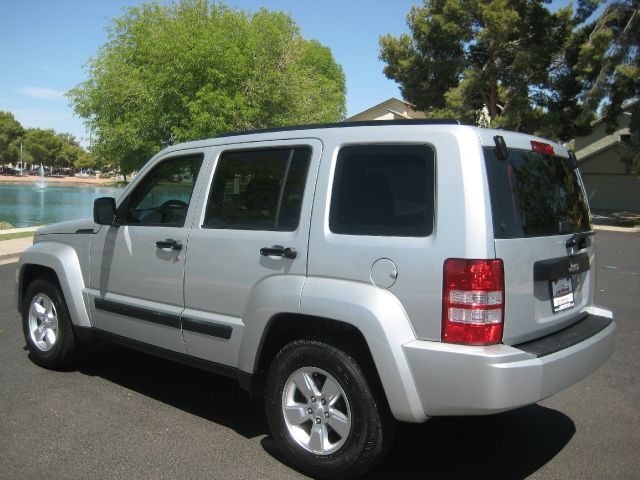 Jeep Liberty 2012 photo 14