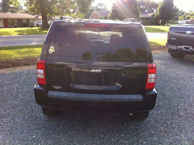 Jeep Patriot Extended Cab V8 LT W/1lt SUV