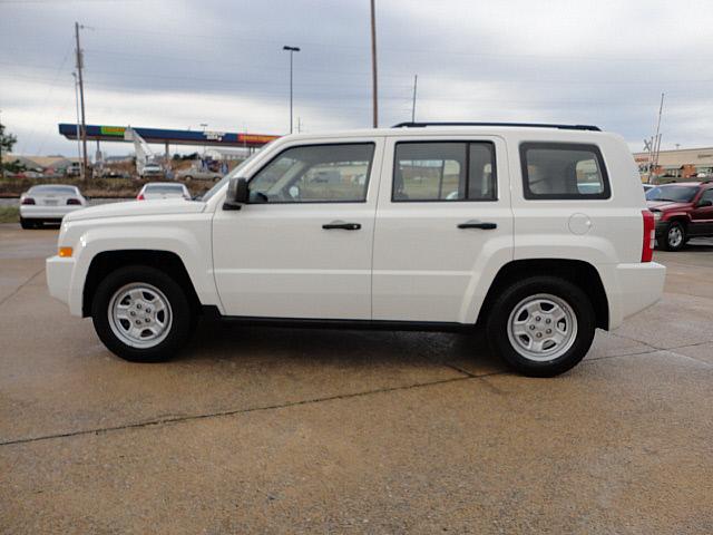 Jeep Patriot 2010 photo 2