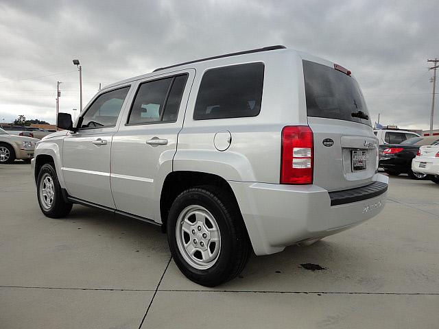 Jeep Patriot 2010 photo 2