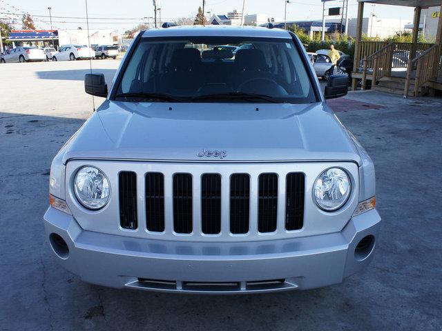 Jeep Patriot 2010 photo 2