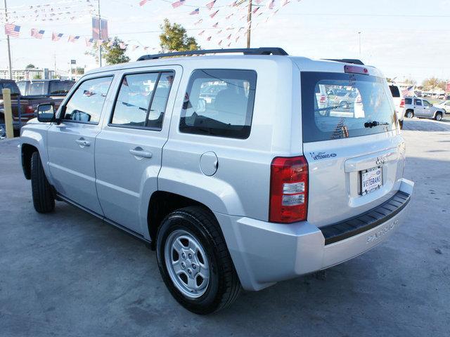 Jeep Patriot 2010 photo 4