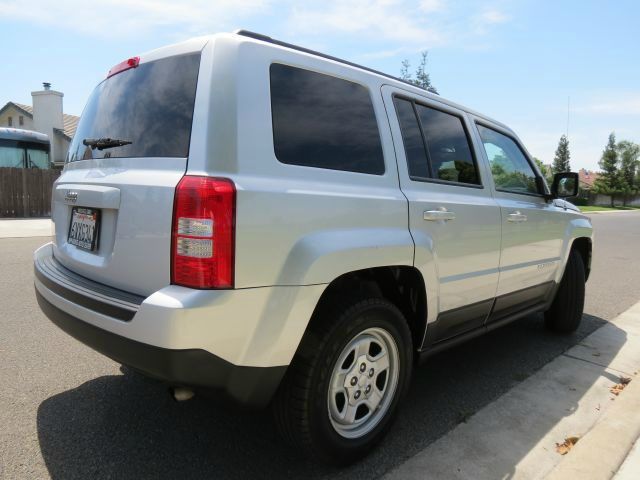 Jeep Patriot 2011 photo 2