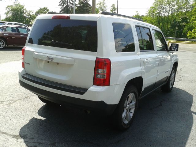 Jeep Patriot Ram 3500 Diesel 2-WD SUV