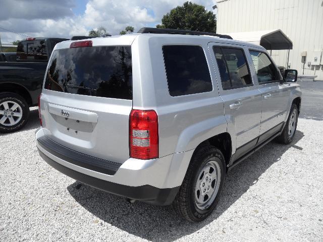 Jeep Patriot 2011 photo 1