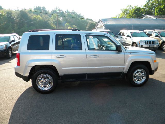 Jeep Patriot 2011 photo 12