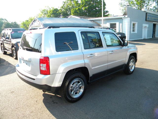 Jeep Patriot 2011 photo 13