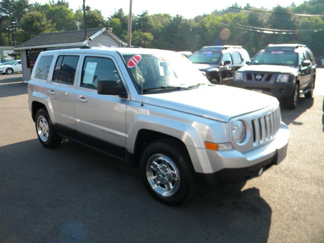 Jeep Patriot 2011 photo 14