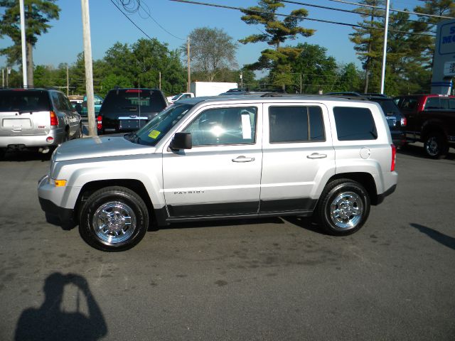 Jeep Patriot 2011 photo 16