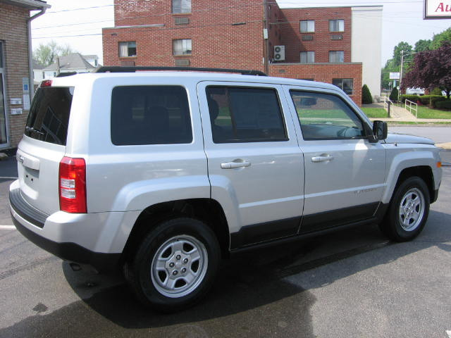 Jeep Patriot 2011 photo 1