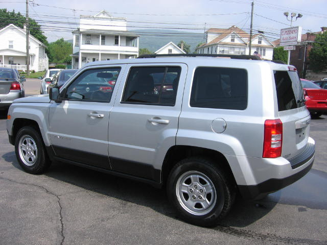 Jeep Patriot 2011 photo 9