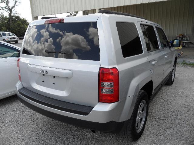 Jeep Patriot 2011 photo 3