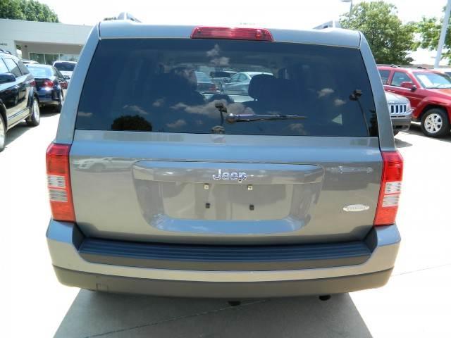 Jeep Patriot 2011 photo 1