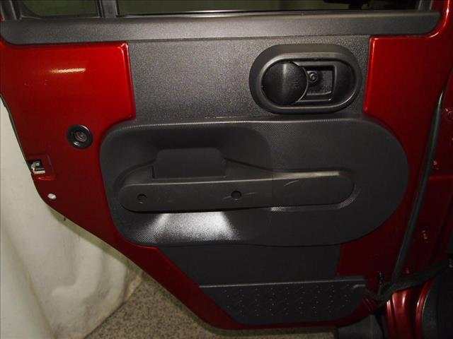 Jeep Wrangler 2010 photo 15