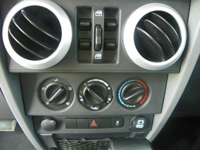 Jeep Wrangler 2010 photo 20