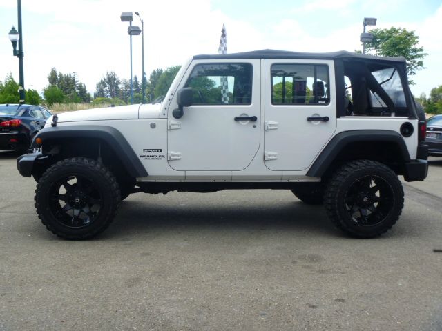 Jeep Wrangler 2010 photo 4