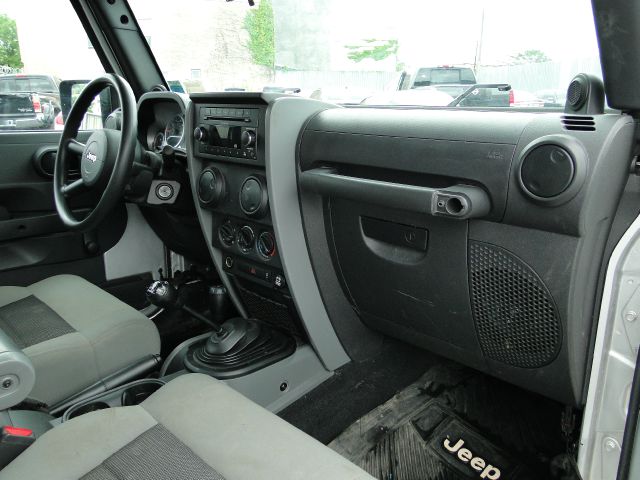 Jeep Wrangler 2010 photo 21