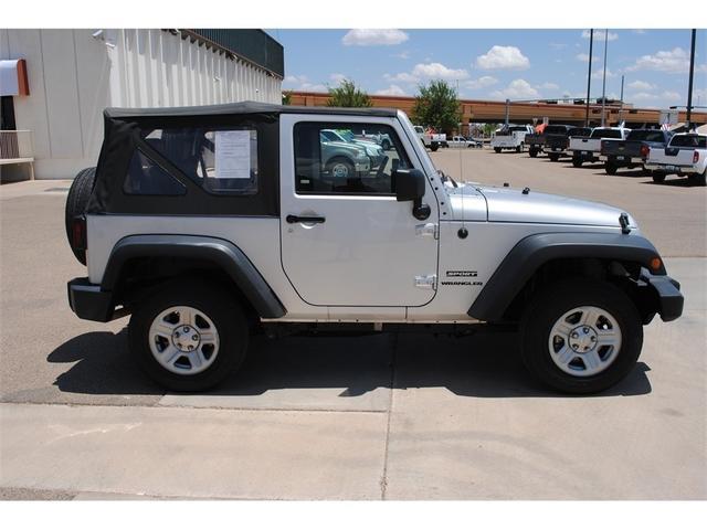 Jeep Wrangler 2010 photo 2