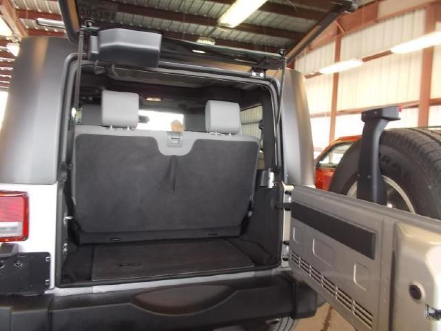 Jeep Wrangler 2010 photo 2