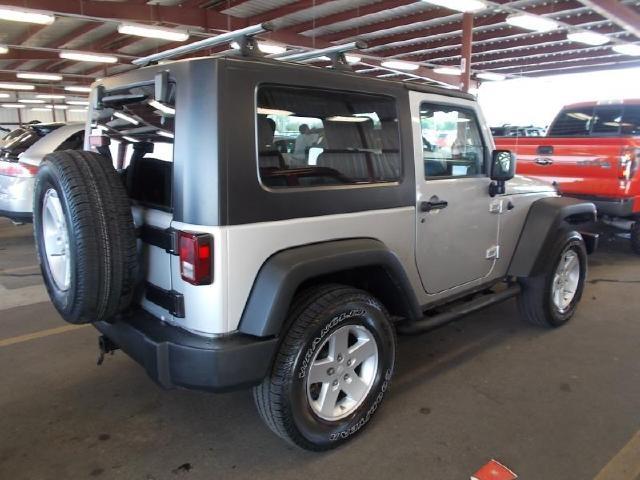 Jeep Wrangler 2010 photo 4