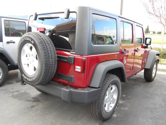 Jeep Wrangler 2011 photo 2